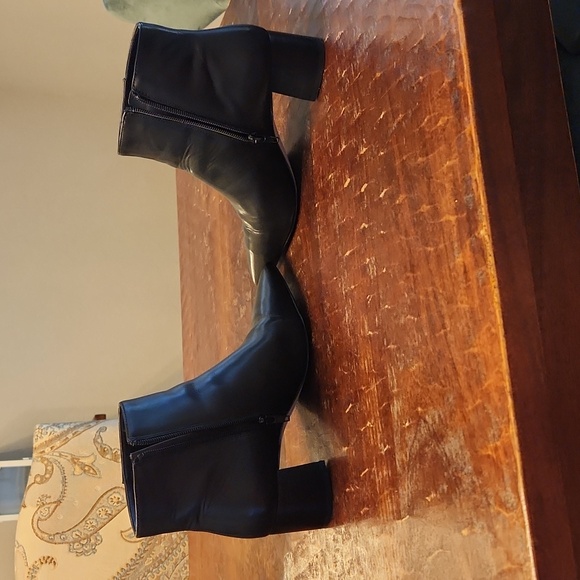 Ann Taylor black booties - Picture 3 of 7